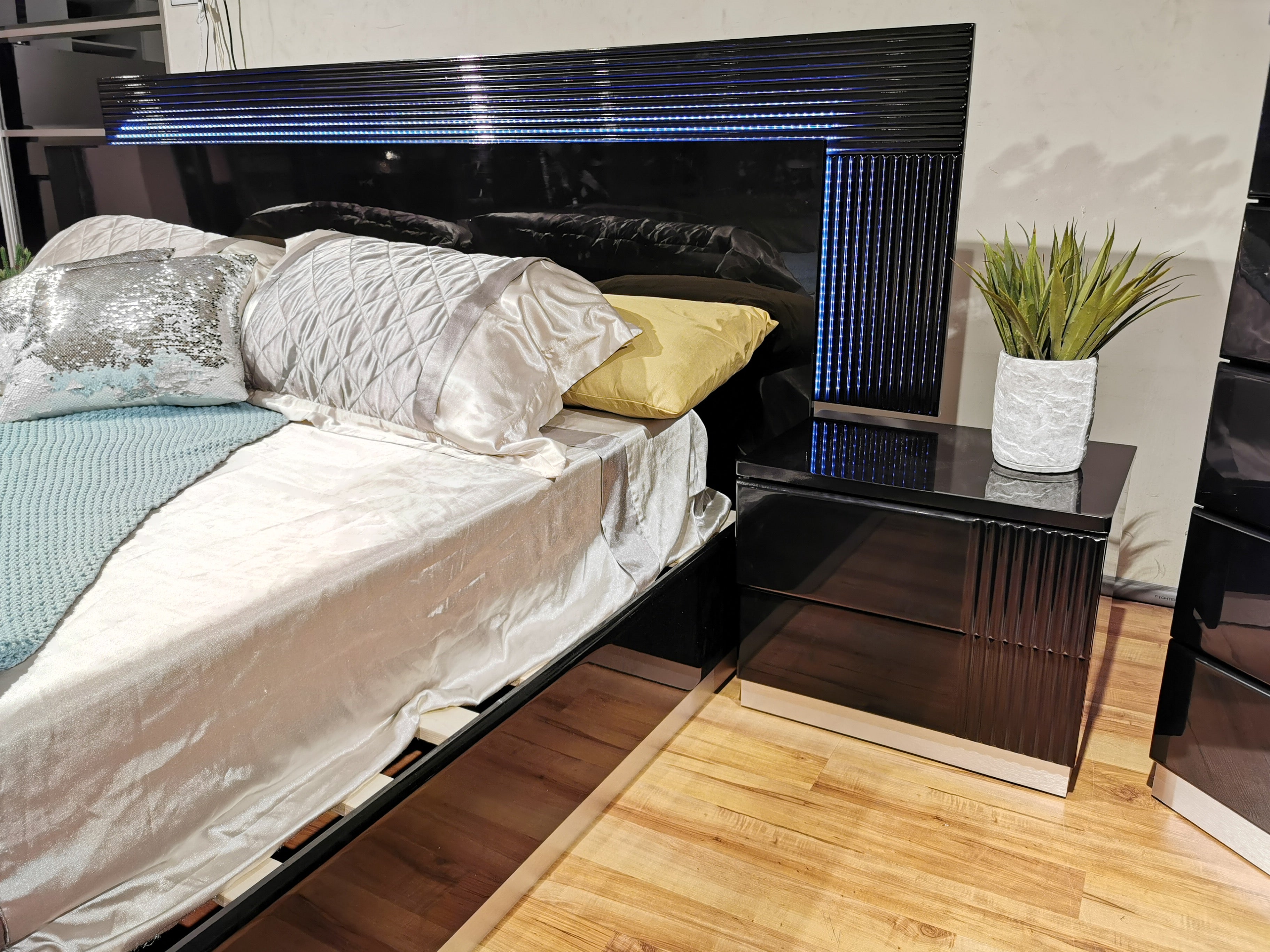 B77 Modena Black Modern Bedroom Set | Unique Home Furniture